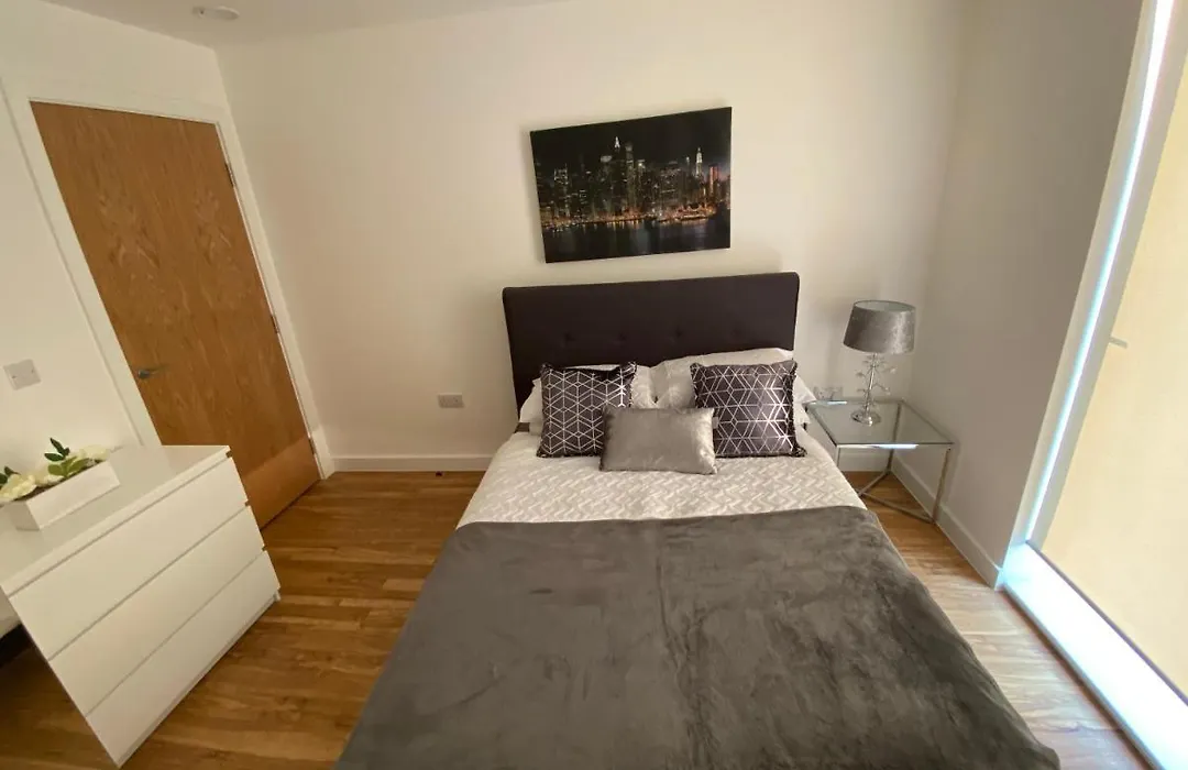 1 Bedroom Lovely Apartment In Salford Quays Free Street Parking Subject To Availability-1